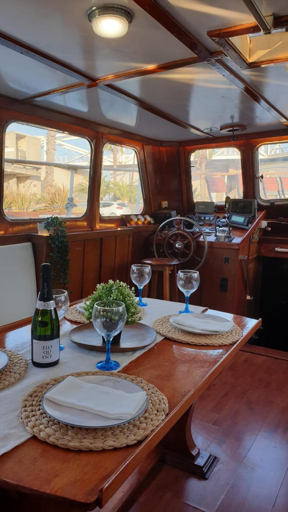 Classic Boat Hotel en barco