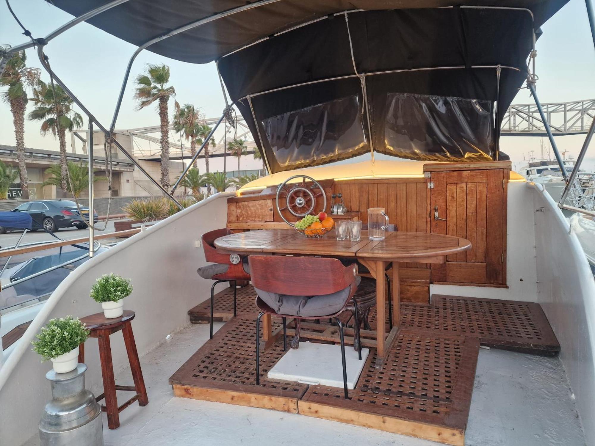Hotel en barco Classic Boat Barcelona