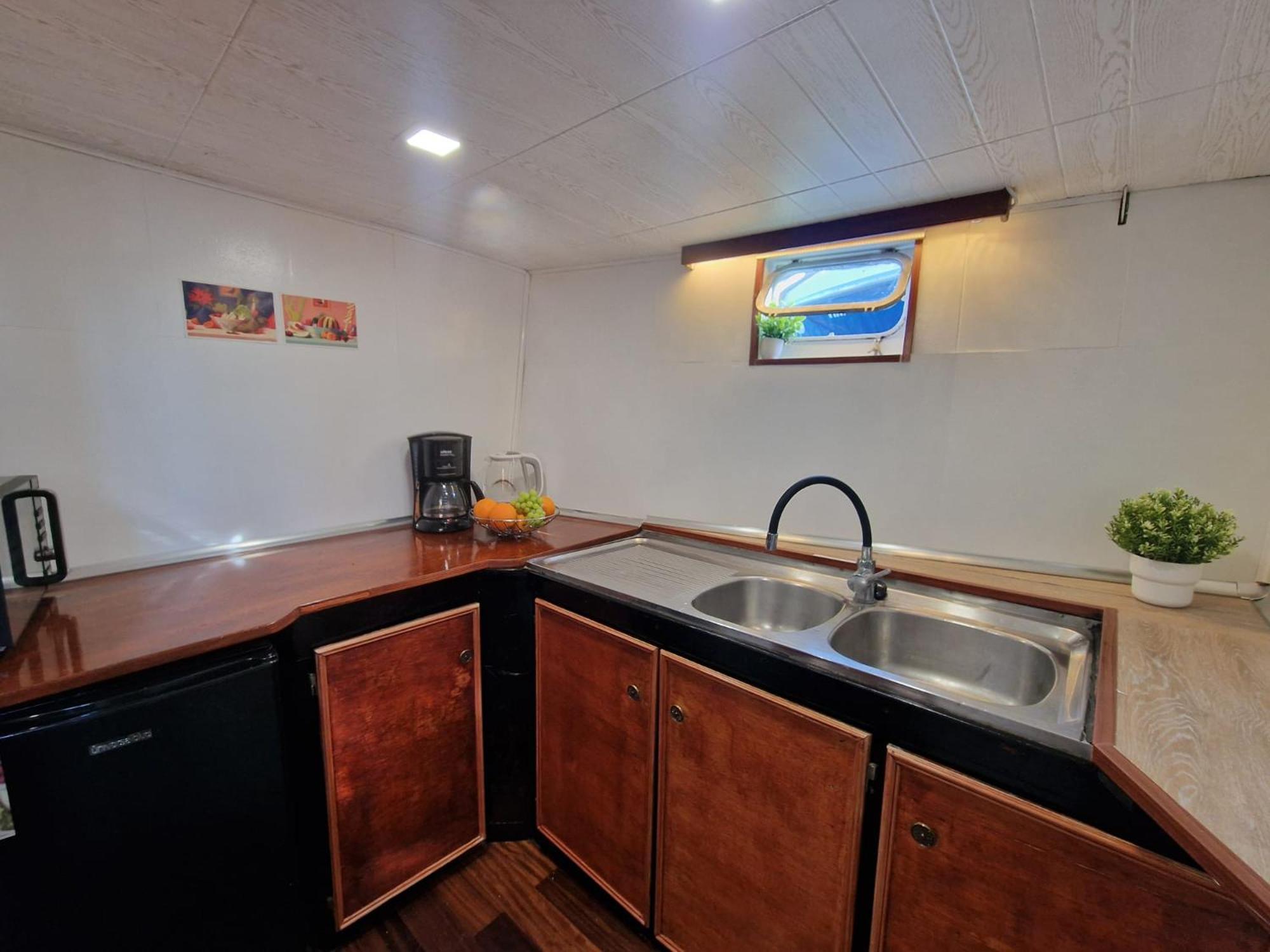 Hotel en barco Classic Boat Barcelona