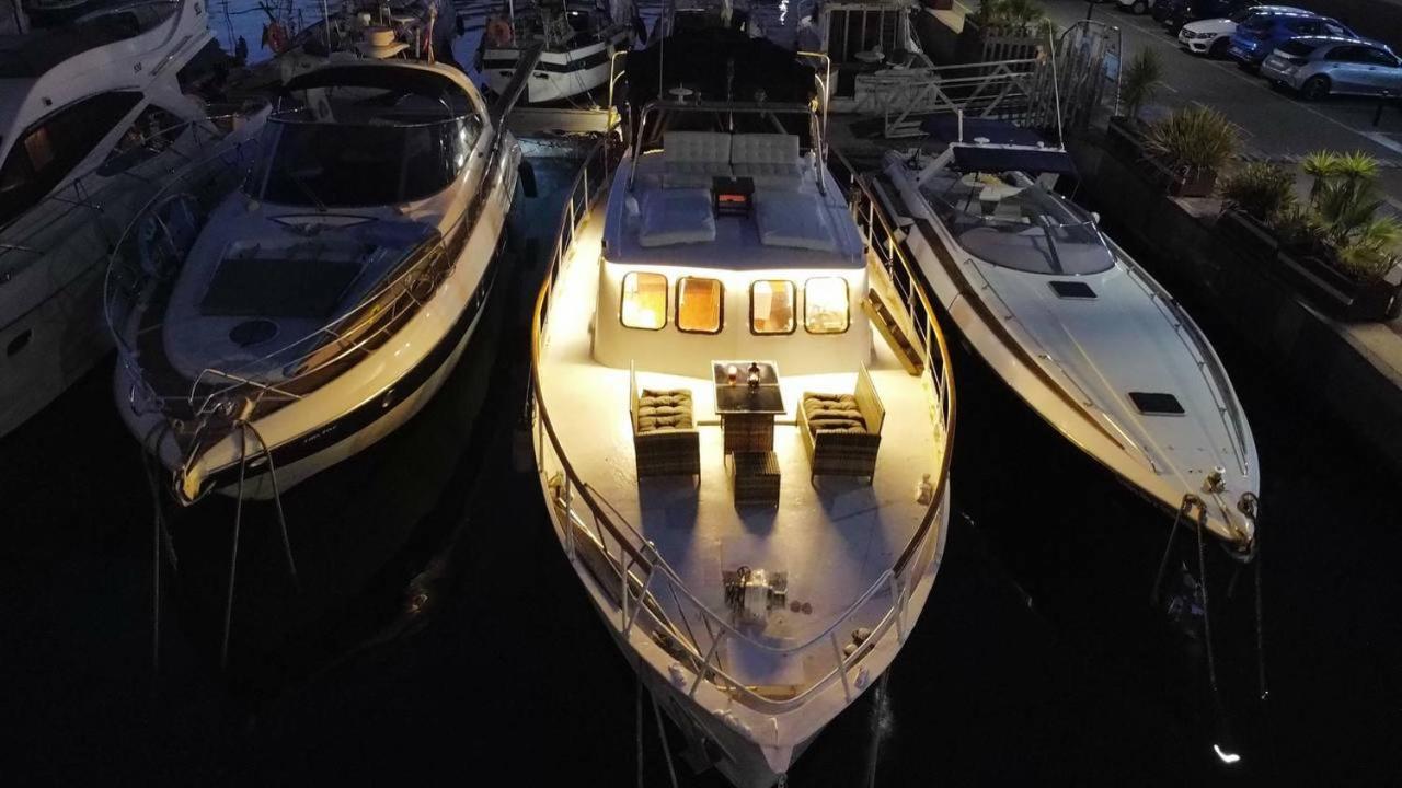Hotel en barco Classic Boat