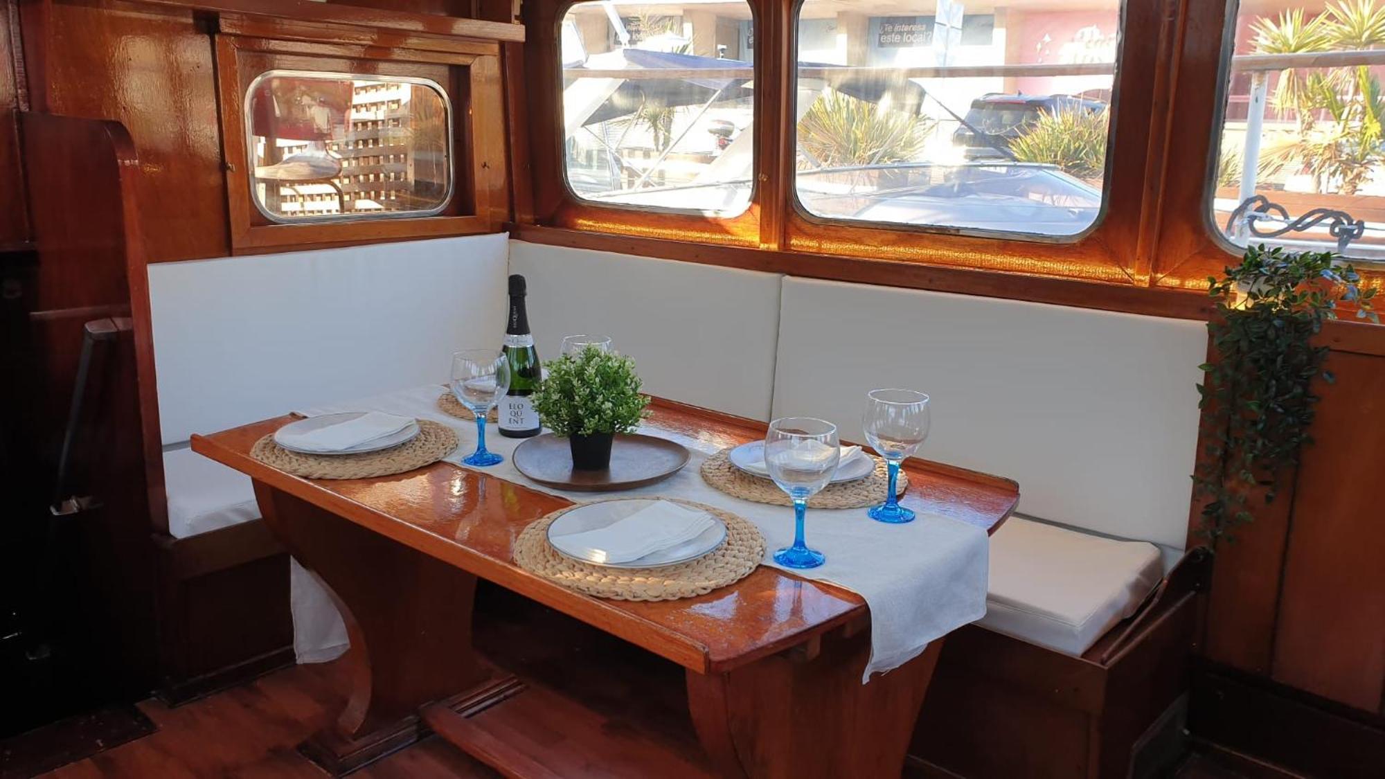 Classic Boat Bateau-hôtel *